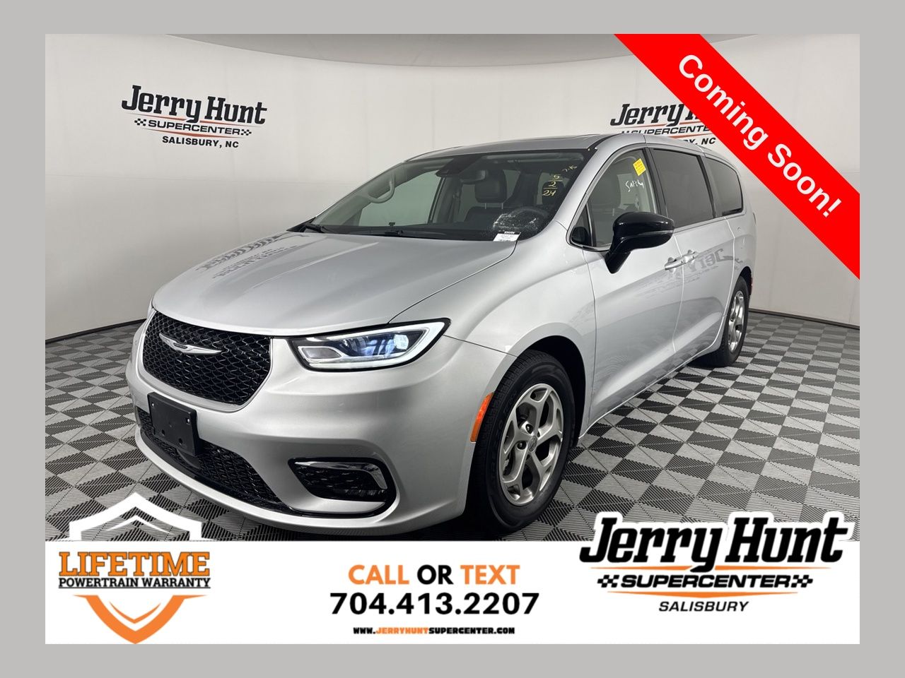 Silver Mist Clearcoat 2024 Chrysler Pacifica Minivan Front-Wheel Drive 9-Speed Automatic