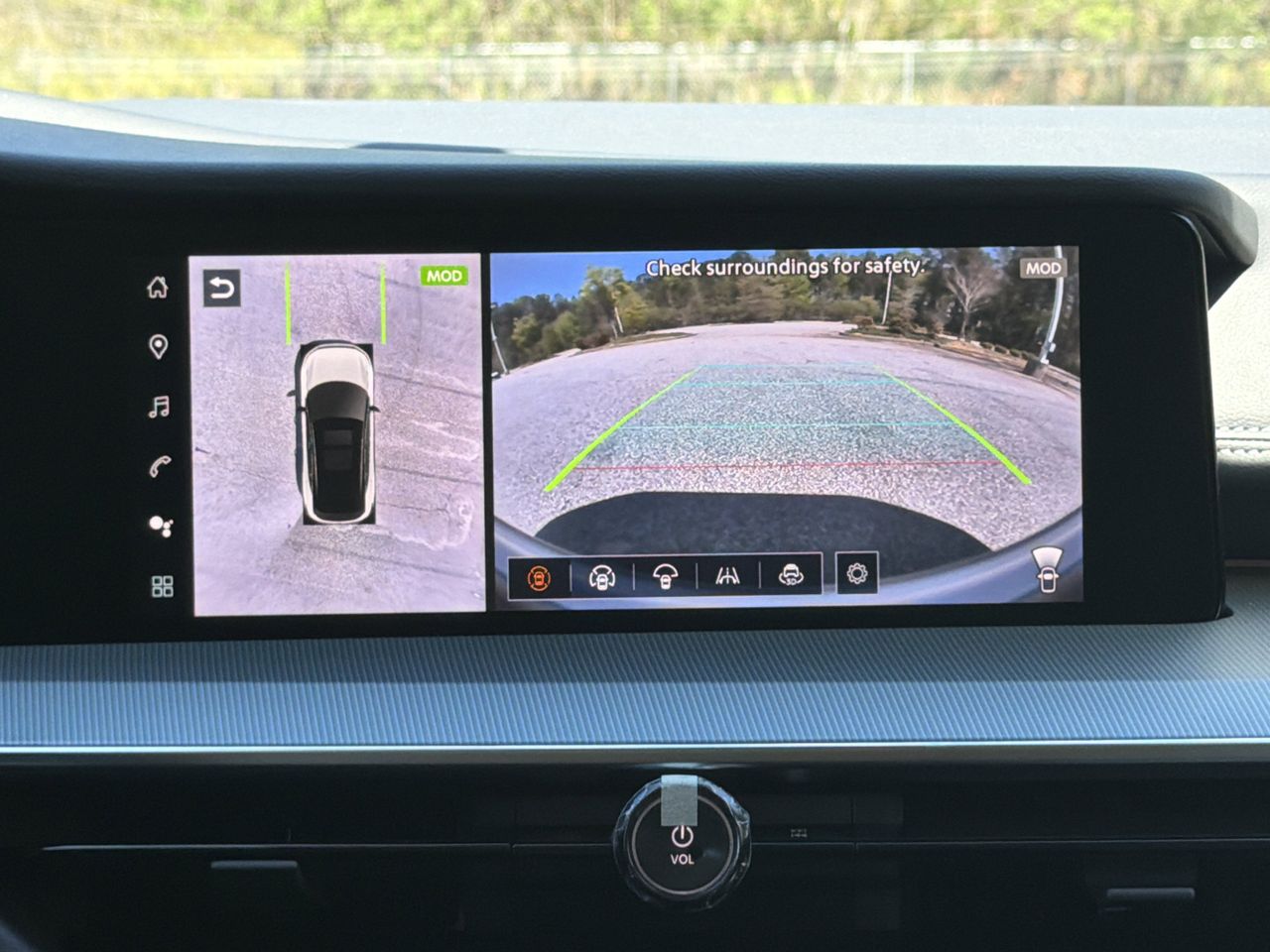 View vehicle photo 3