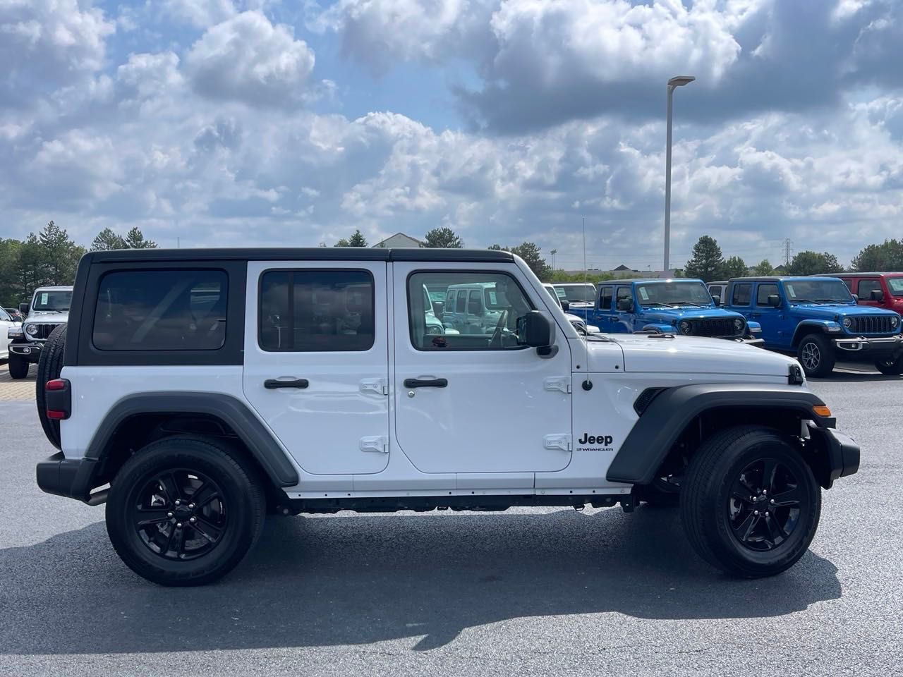 2023 Jeep Wrangler Altitude 2