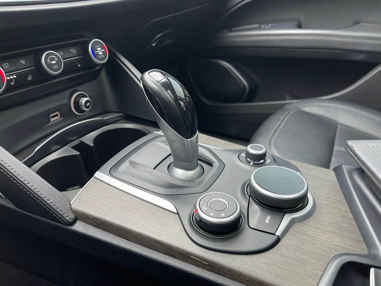 2018 Alfa Romeo Stelvio Ti 23