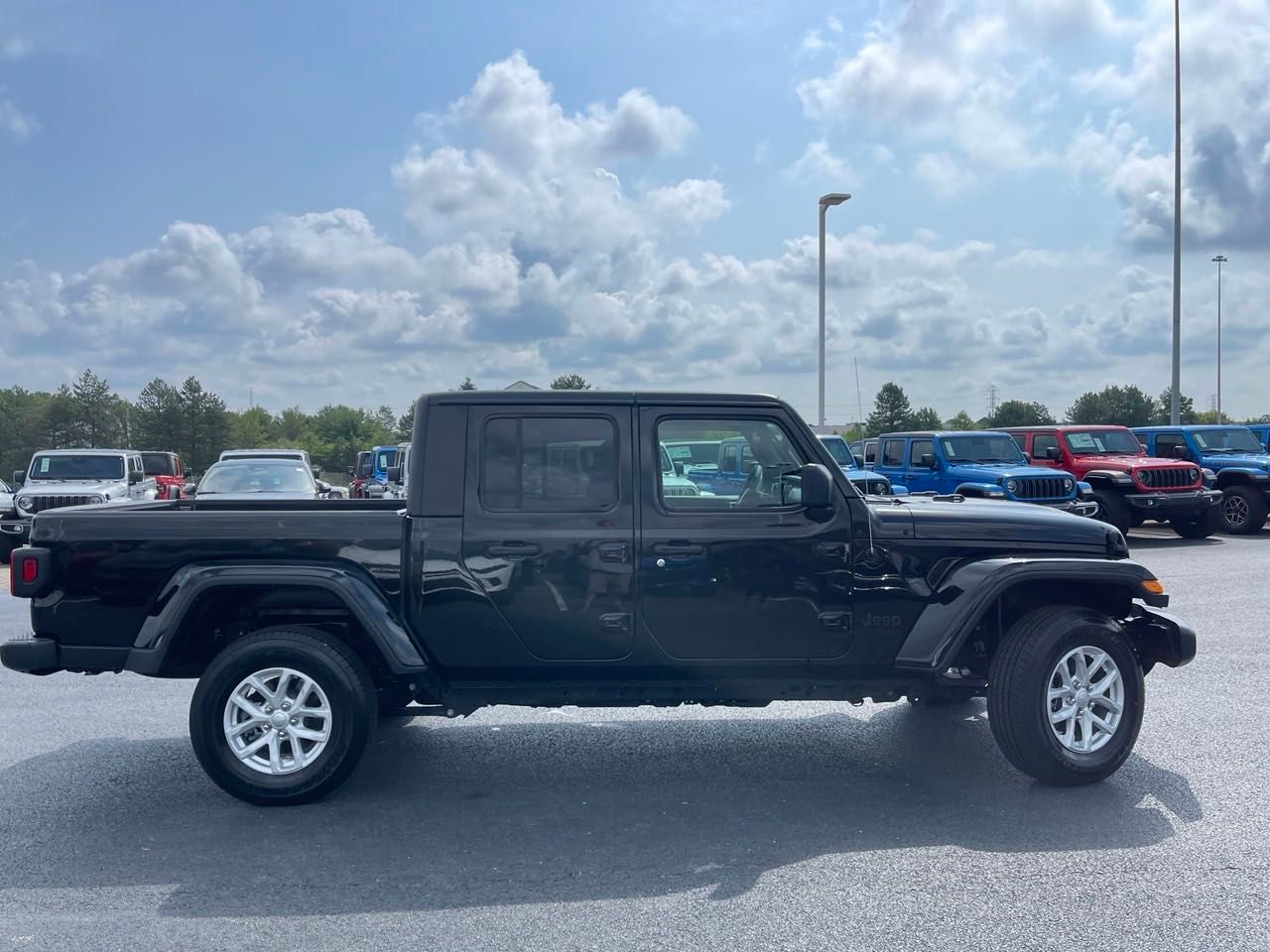 2023 Jeep Gladiator Sport 2