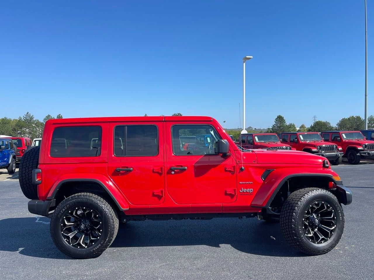 2023 Jeep Wrangler Sahara 2