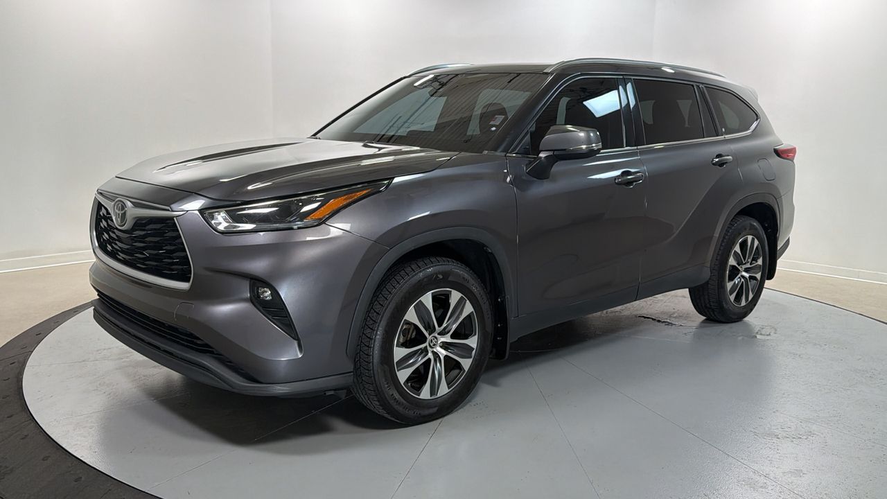 Magnetic Gray Metallic 2021 Toyota Highlander XLE AWD SUV / Crossover All-Wheel Drive 8-Speed Automatic