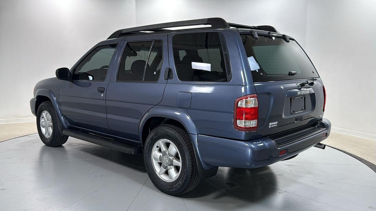 Used 2002 Blue Nissan SE image 7