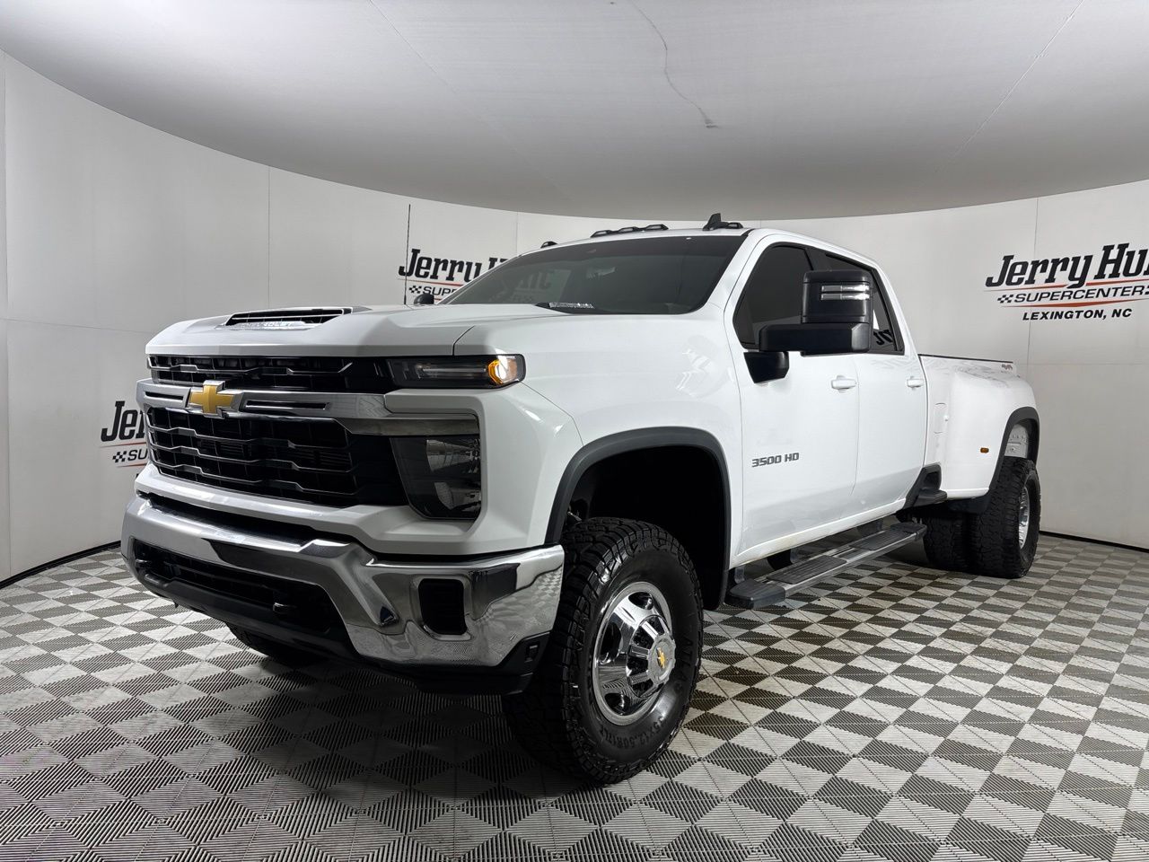 Summit White 2024 Chevrolet Silverado 3500HD Pickup Truck Four-Wheel Drive Automatic