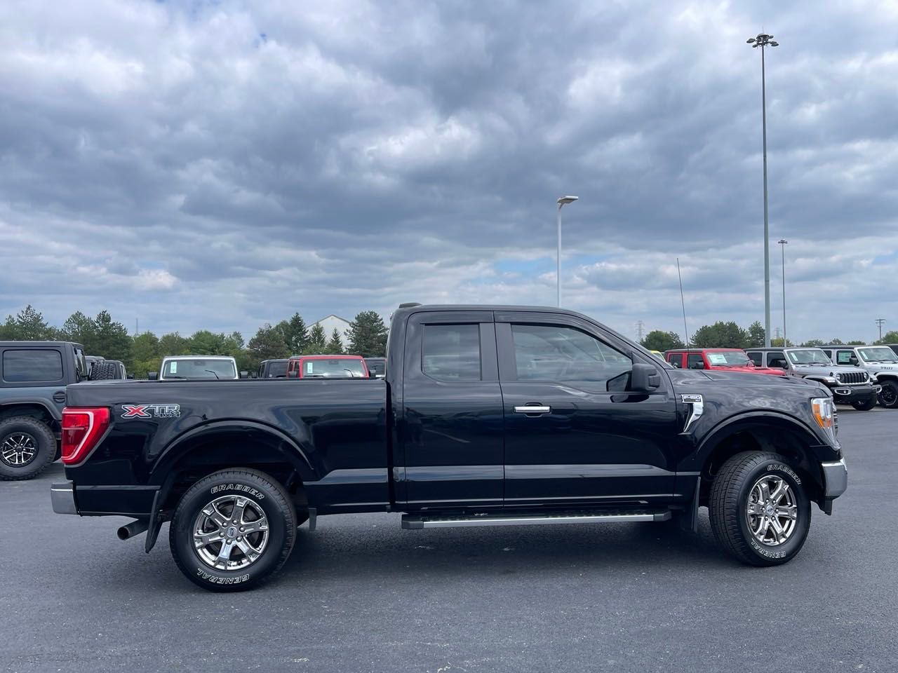 2021 Ford F-150 XLT 2