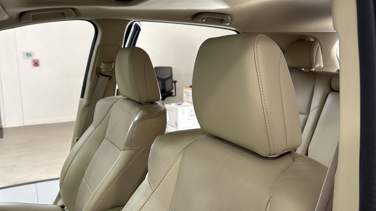 Used 2017  Acura Advance Package image 13