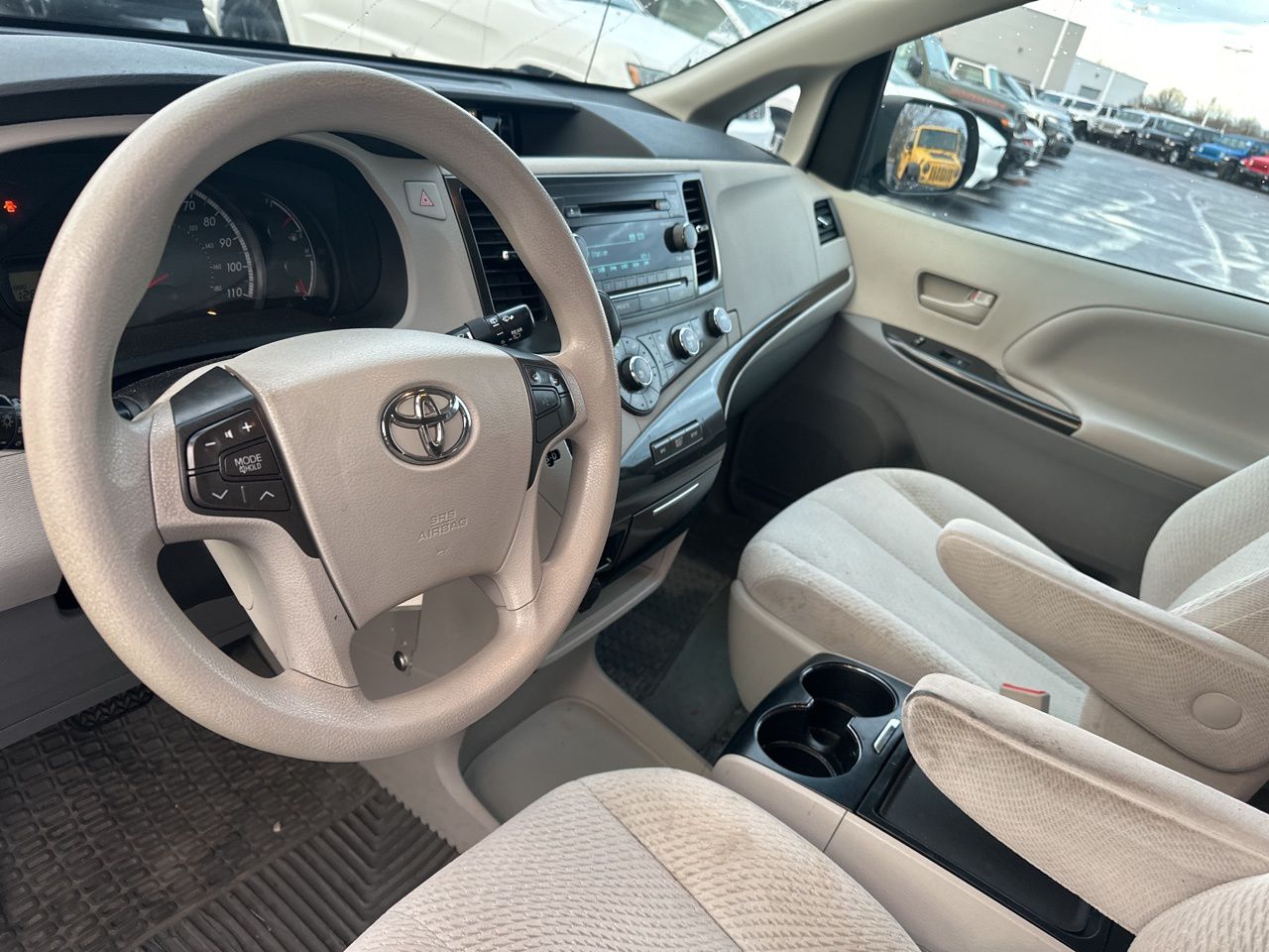 2012 Toyota Sienna LE 8