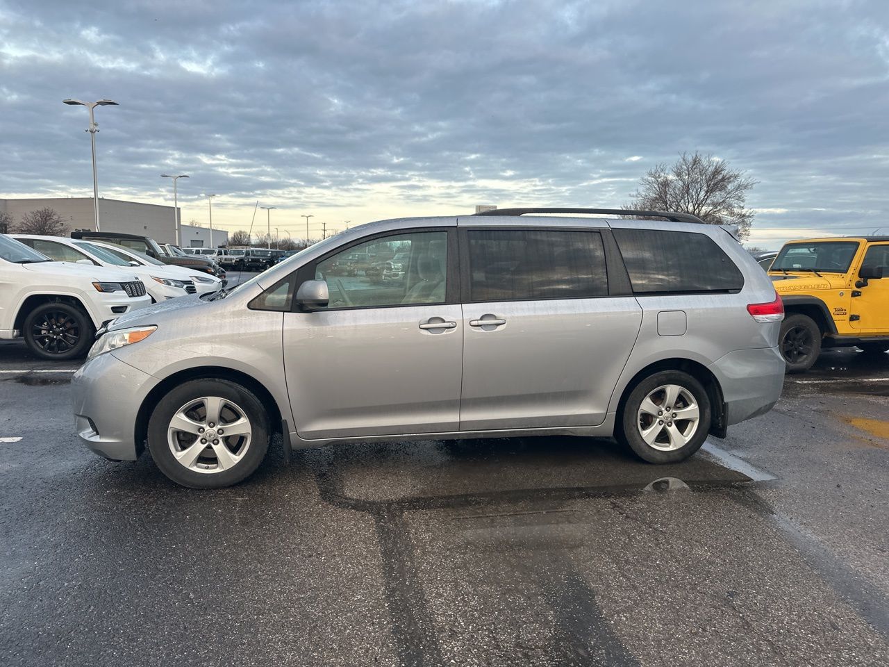 2012 Toyota Sienna LE 4