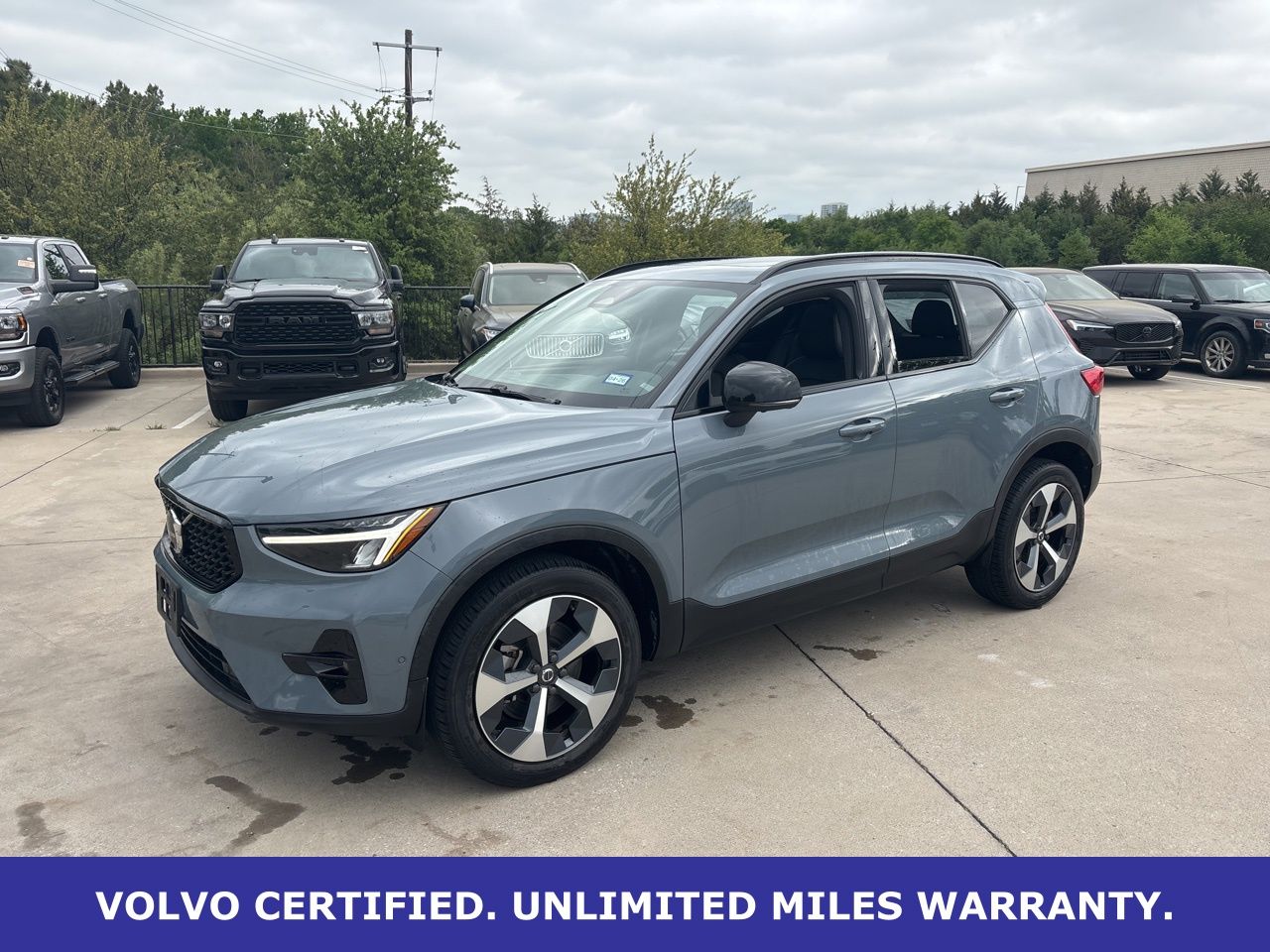 Thunder Gray Metallic 2023 Volvo XC40 B5 Plus Dark Theme AWD SUV / Crossover All-Wheel Drive Automatic