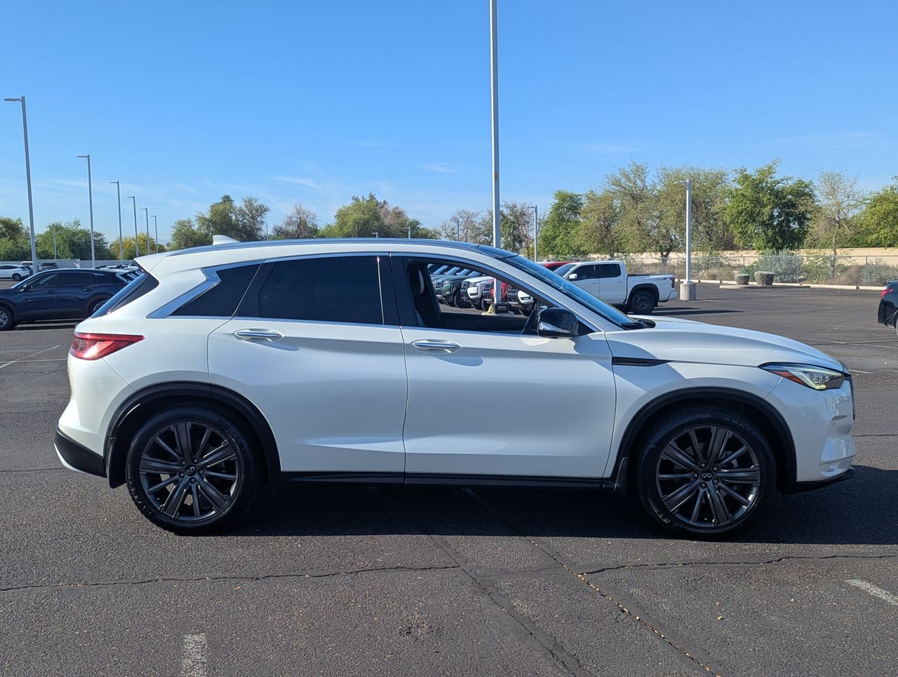 View vehicle photo 7