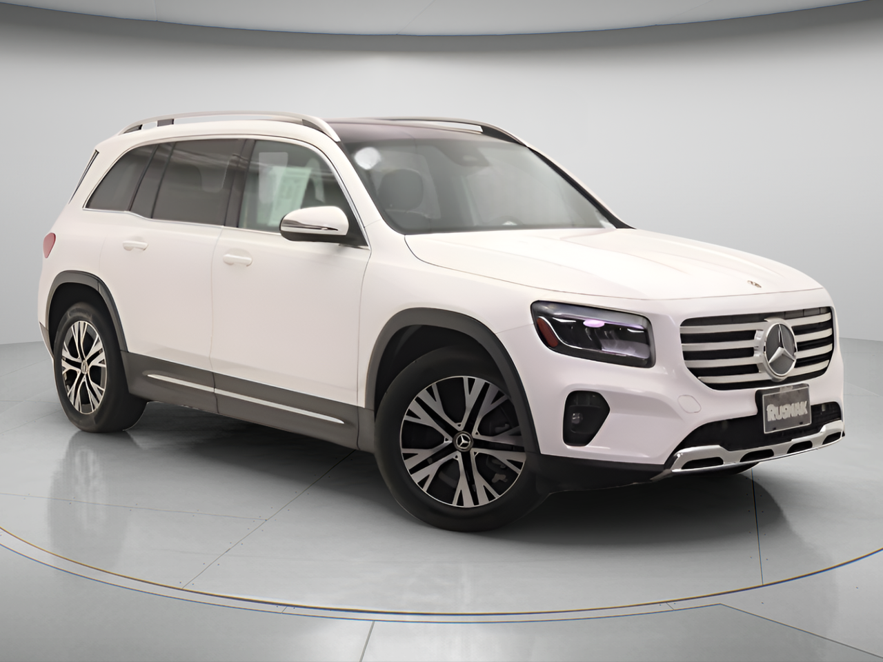 Polar White 2026 Mercedes-Benz GLB 250 FWD SUV / Crossover Front-Wheel Drive 8-Speed Dual Clutch