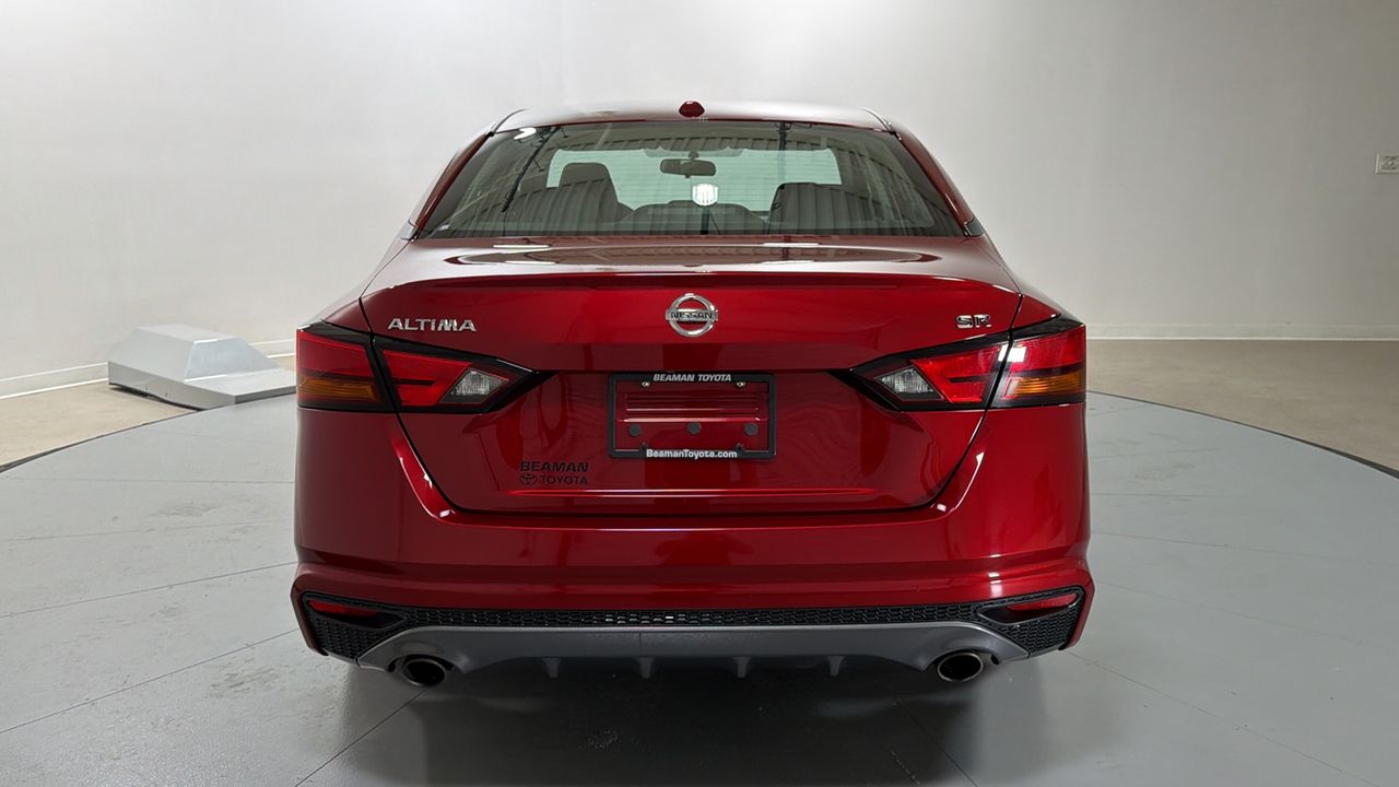 Used 2019 Red Nissan 2.5 SR image 4