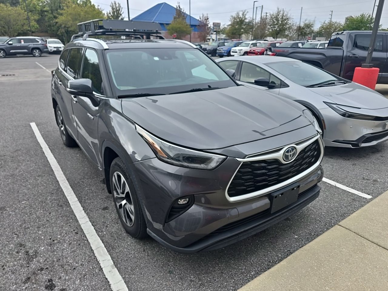 Celestial Silver Metallic 2021 Toyota Highlander Hybrid XLE AWD SUV / Crossover All-Wheel Drive Continuously Variable Transmission