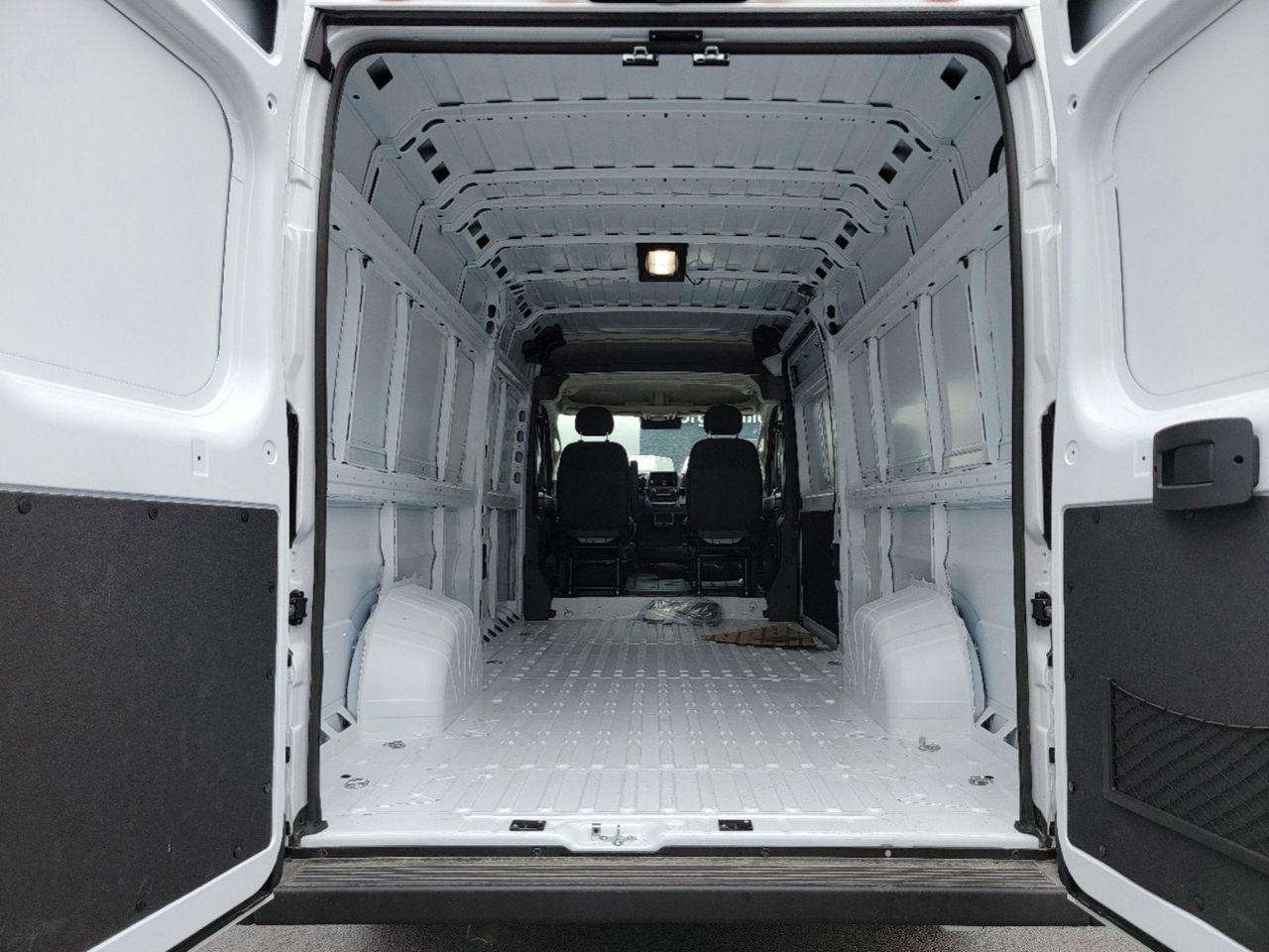 2024 Ram ProMaster 3500 High Roof 10