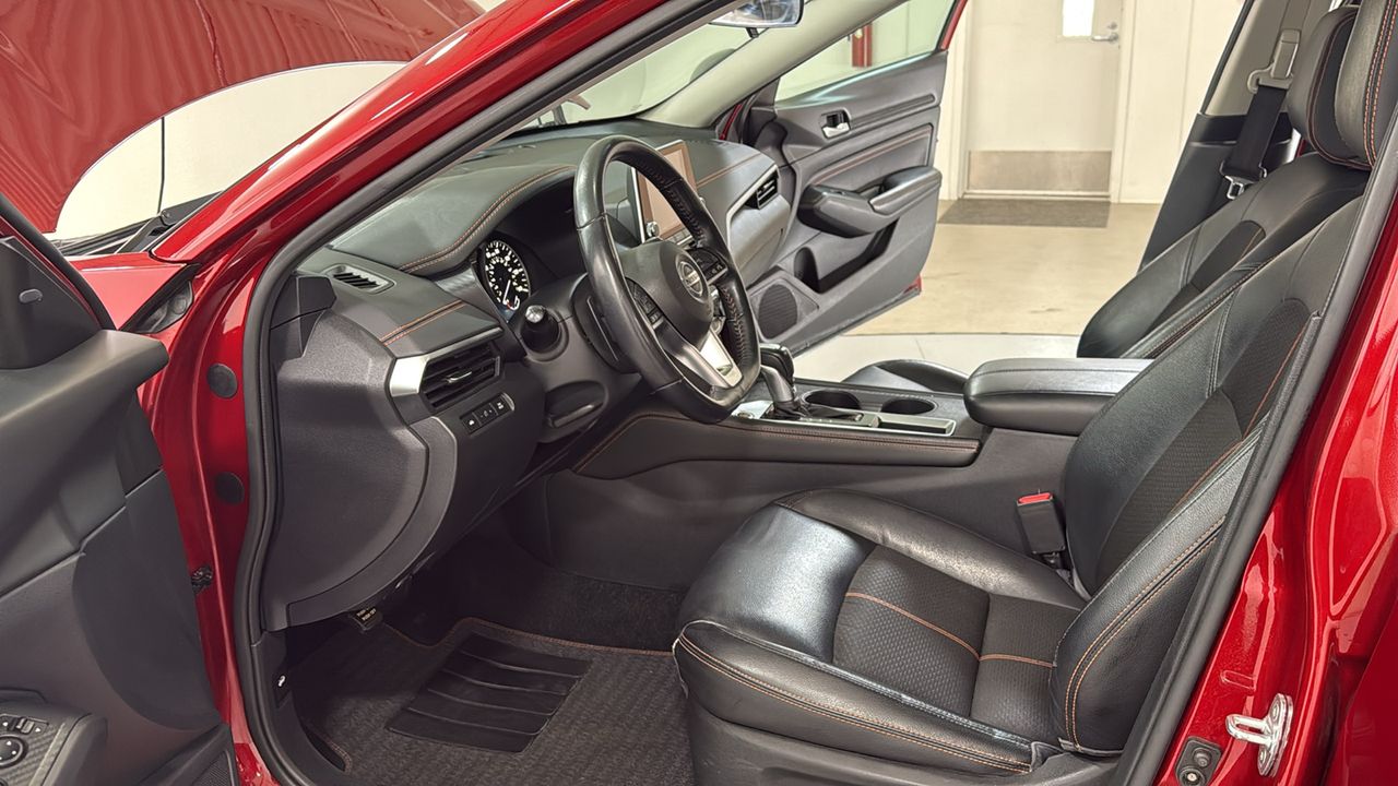 Used 2019 Red Nissan 2.5 SR image 12