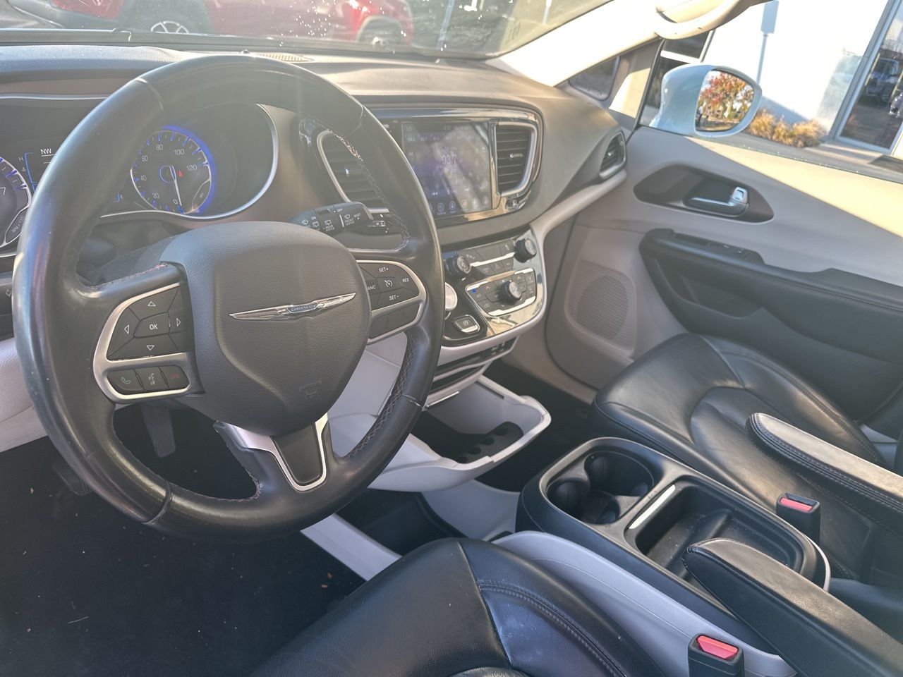 2017 Chrysler Pacifica Touring L 8