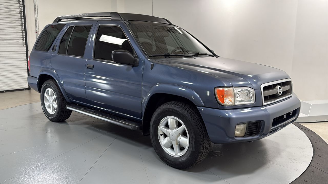 Used 2002 Blue Nissan SE image 3