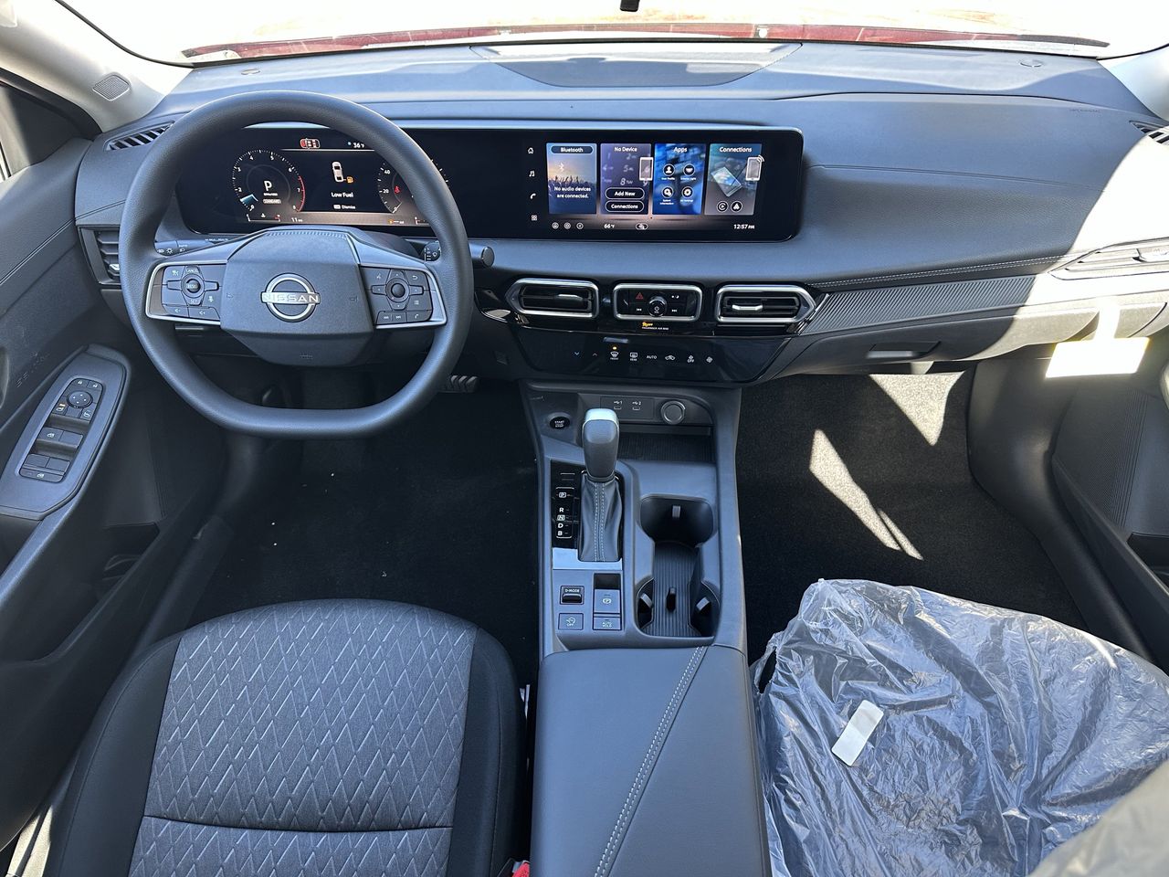 View vehicle photo 2