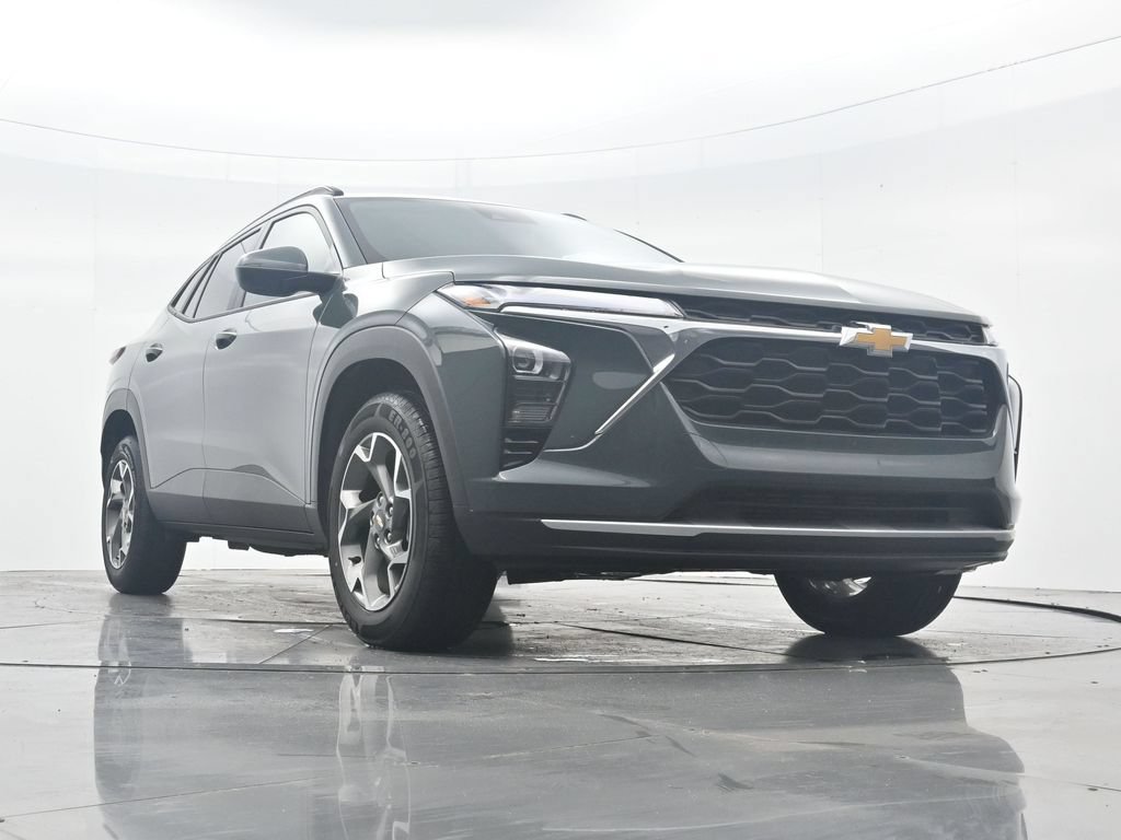 Certified Used 2025 Gray Chevrolet LT image 27