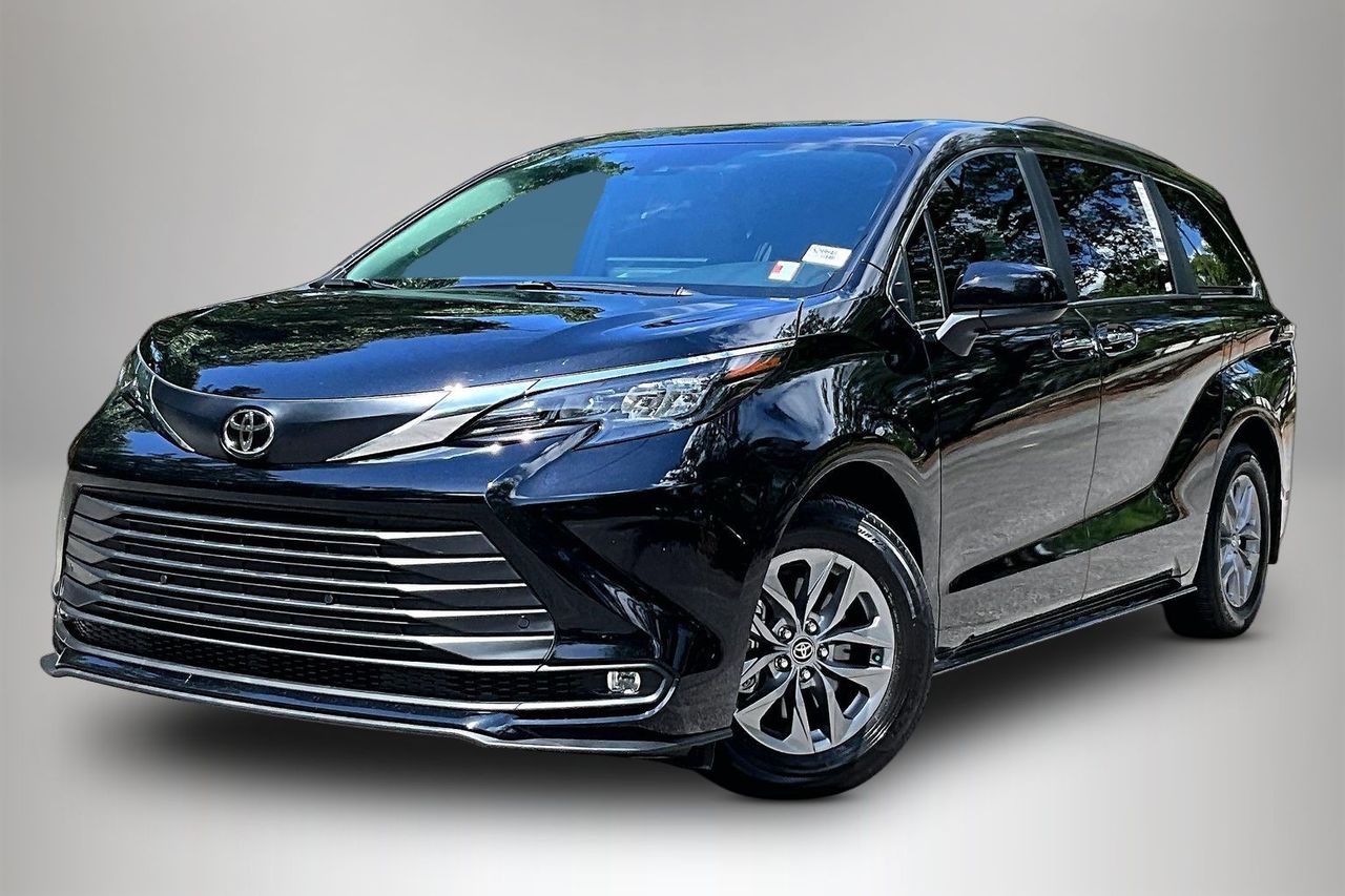 Midnight Black Metallic 2026 Toyota Sienna XLE 7-Passenger FWD Minivan Front-Wheel Drive Continuously Variable Transmission
