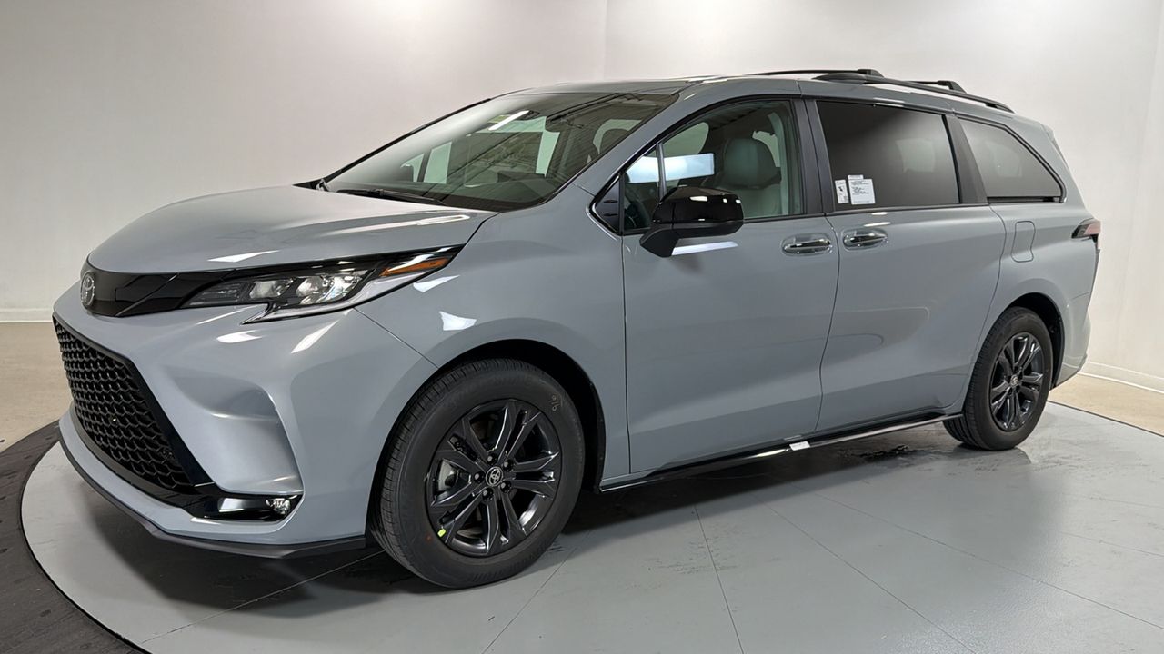 2026 Toyota Sienna XSE 7-Passenger Hybrid AWD's photo