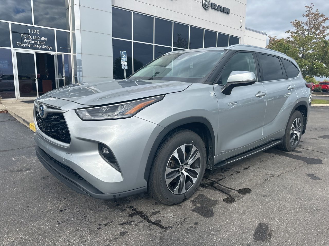 2021 Toyota Highlander Hybrid XLE 3