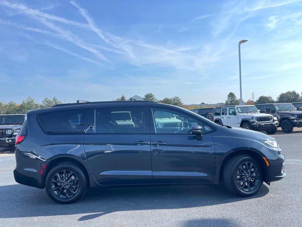 2021 Chrysler Pacifica Touring 2