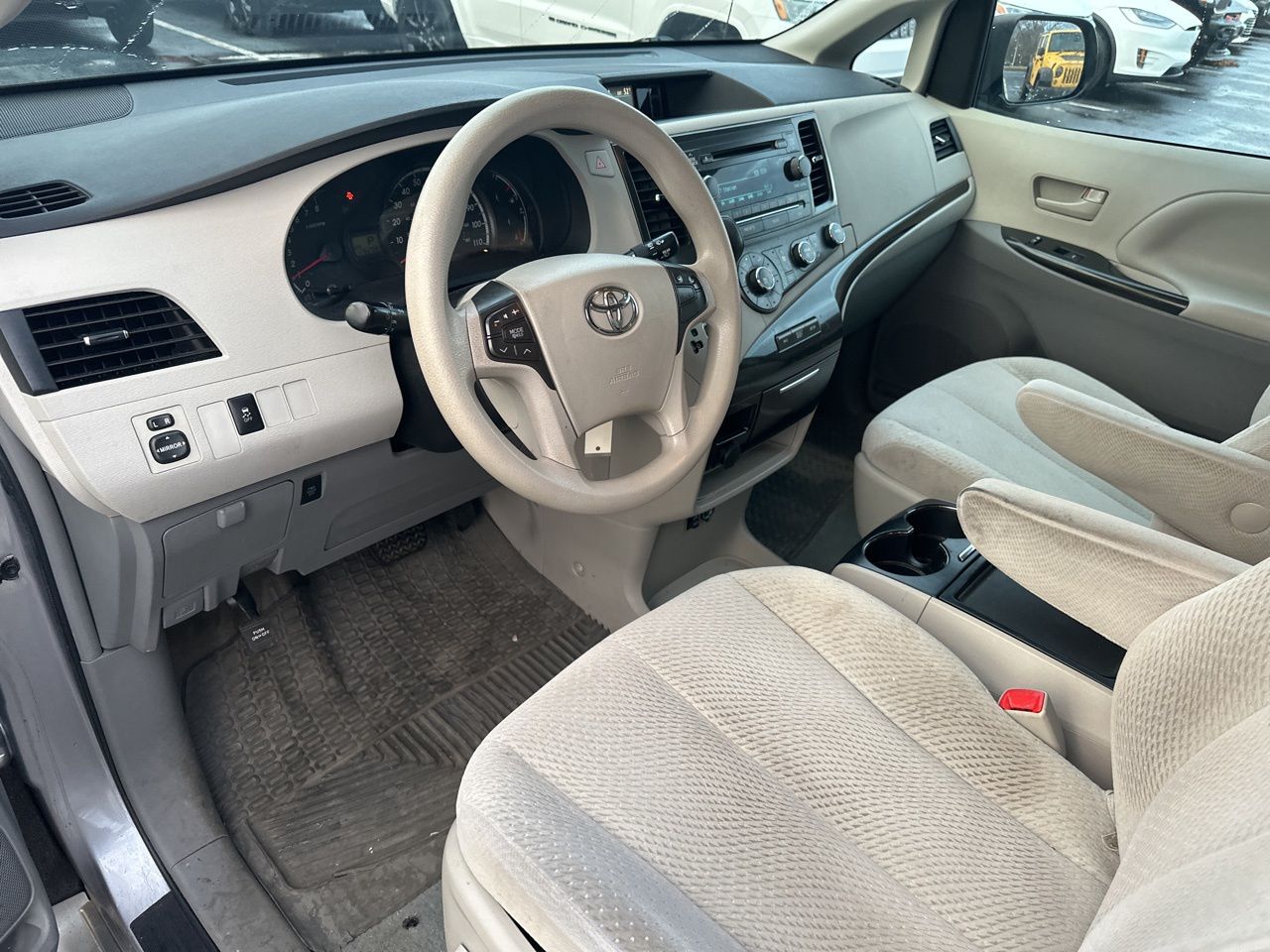 2012 Toyota Sienna LE 9