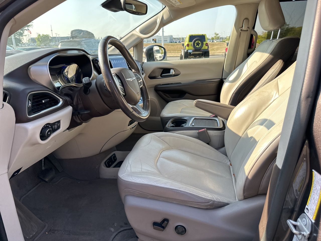 2017 Chrysler Pacifica Touring L Plus 10