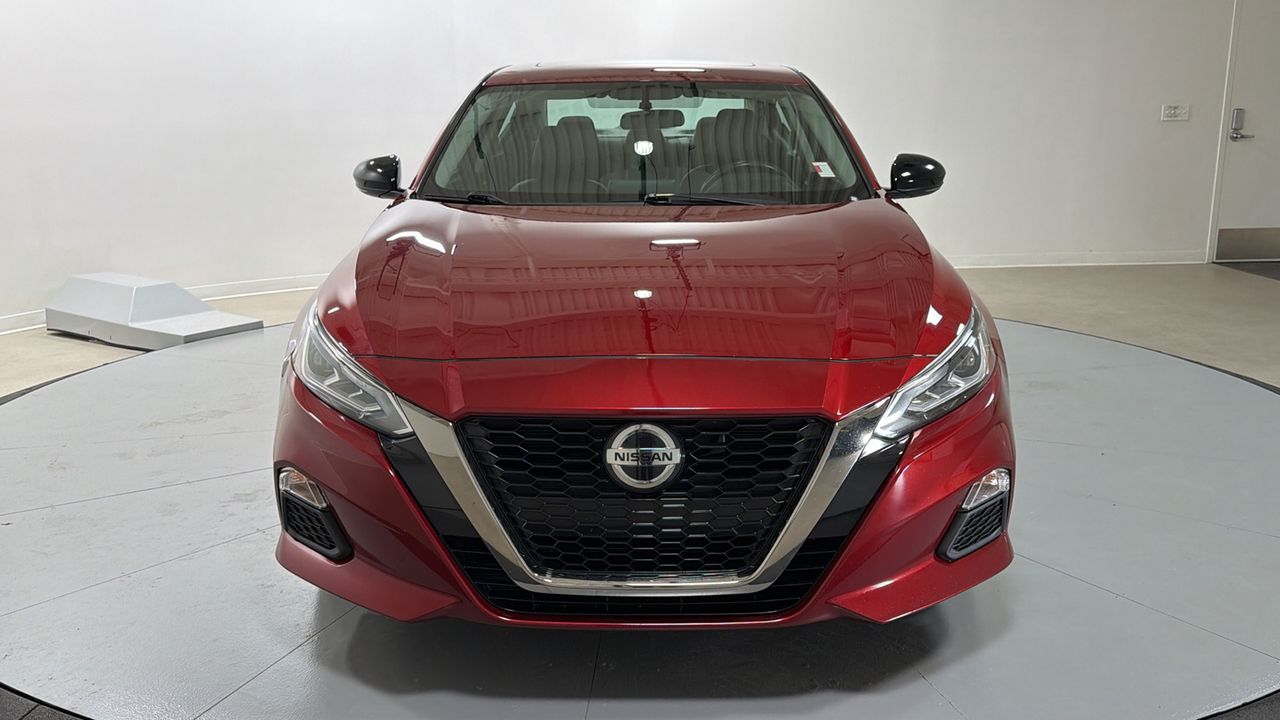 Used 2019 Red Nissan 2.5 SR image 2