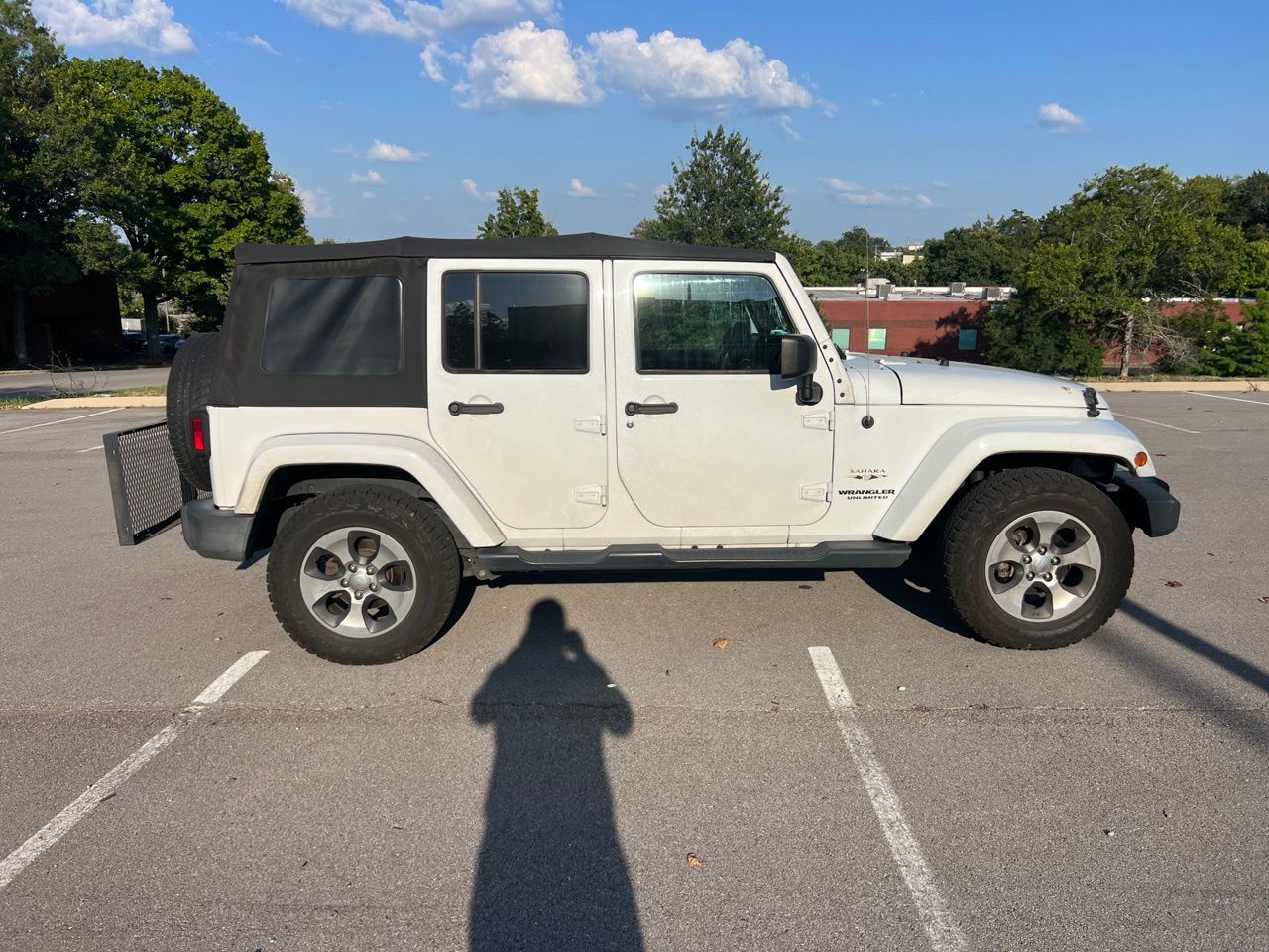 Used 2017 White Jeep Unlimited Sahara image 4