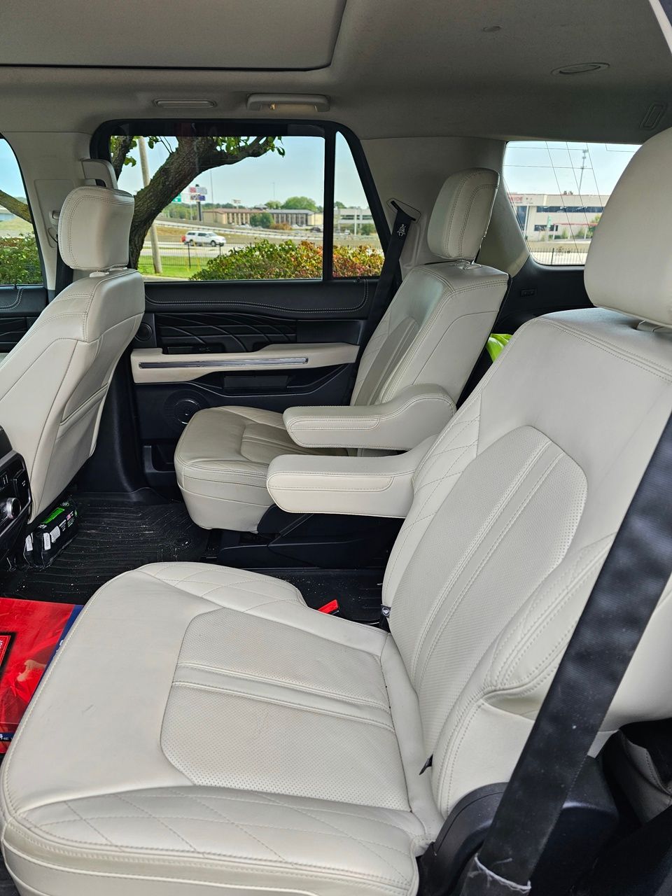 2020 Ford Expedition Platinum photo 2