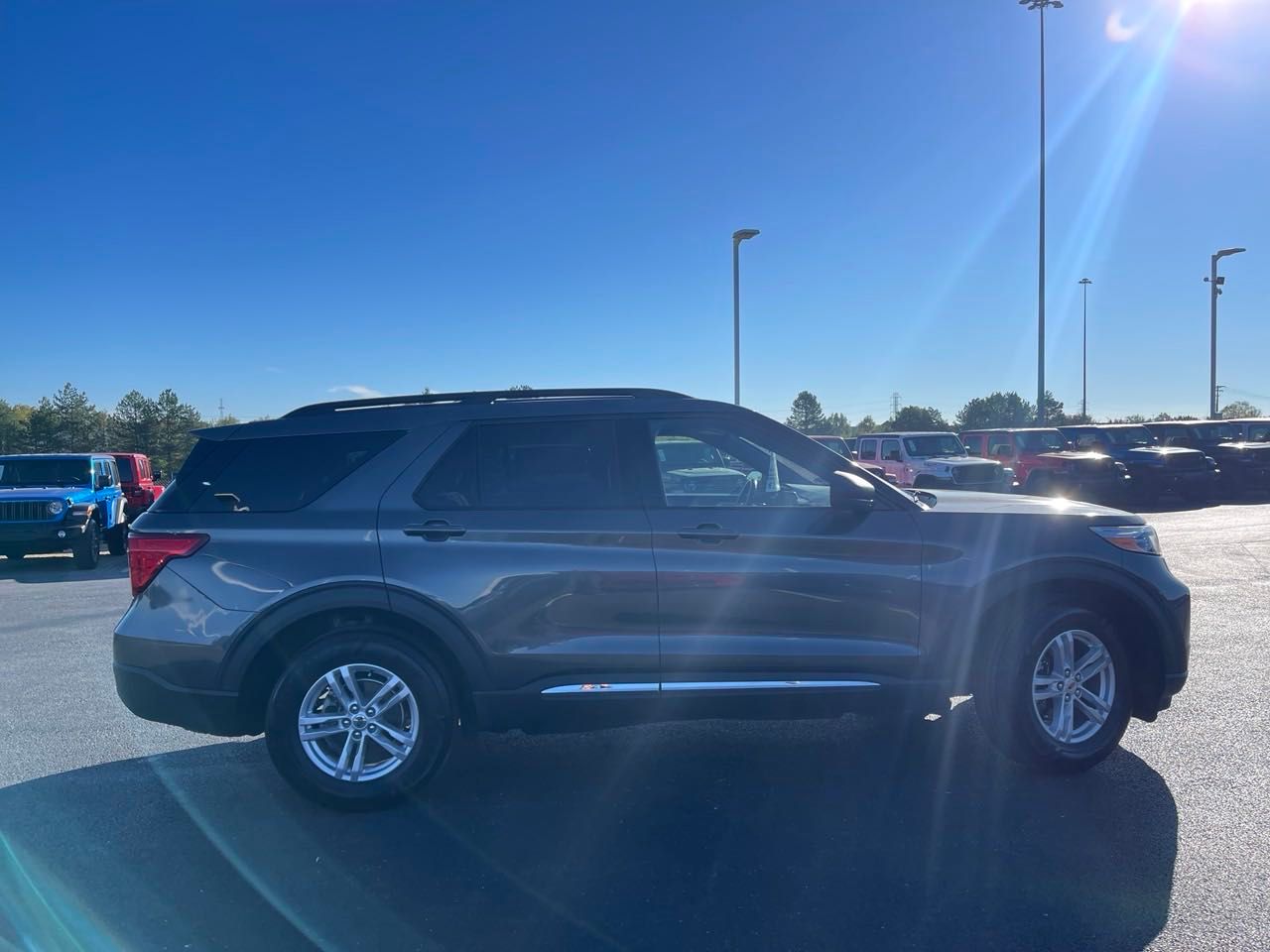 2020 Ford Explorer XLT 2