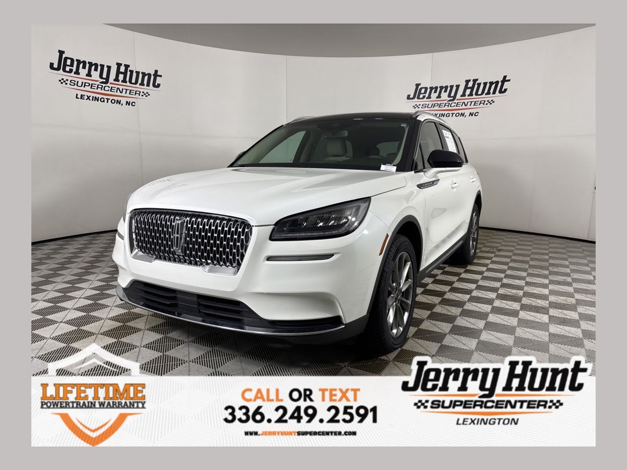 White Metallic 2022 Lincoln Corsair Standard FWD SUV / Crossover Front-Wheel Drive 8-Speed Automatic