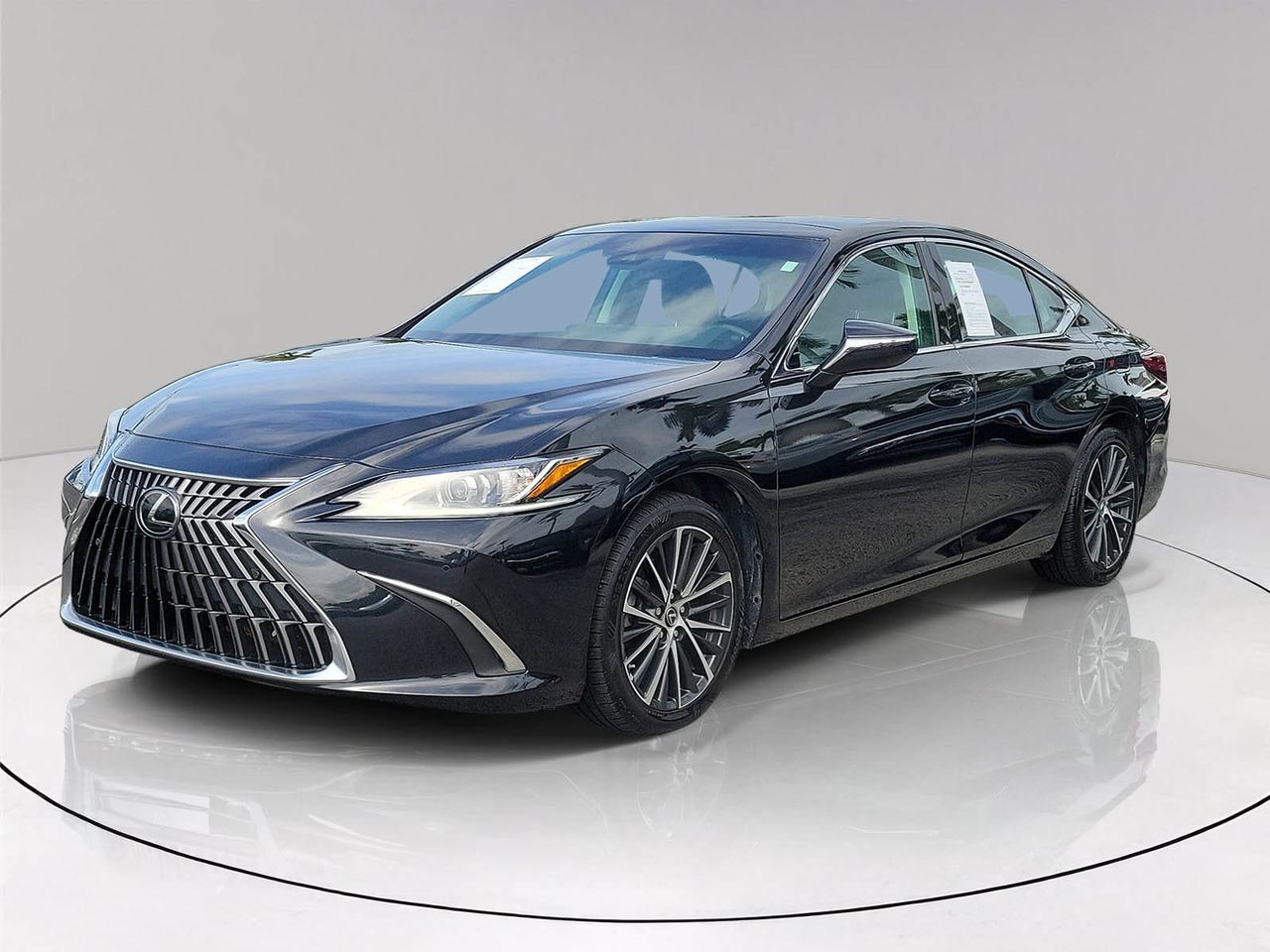 View vehicle photo 3