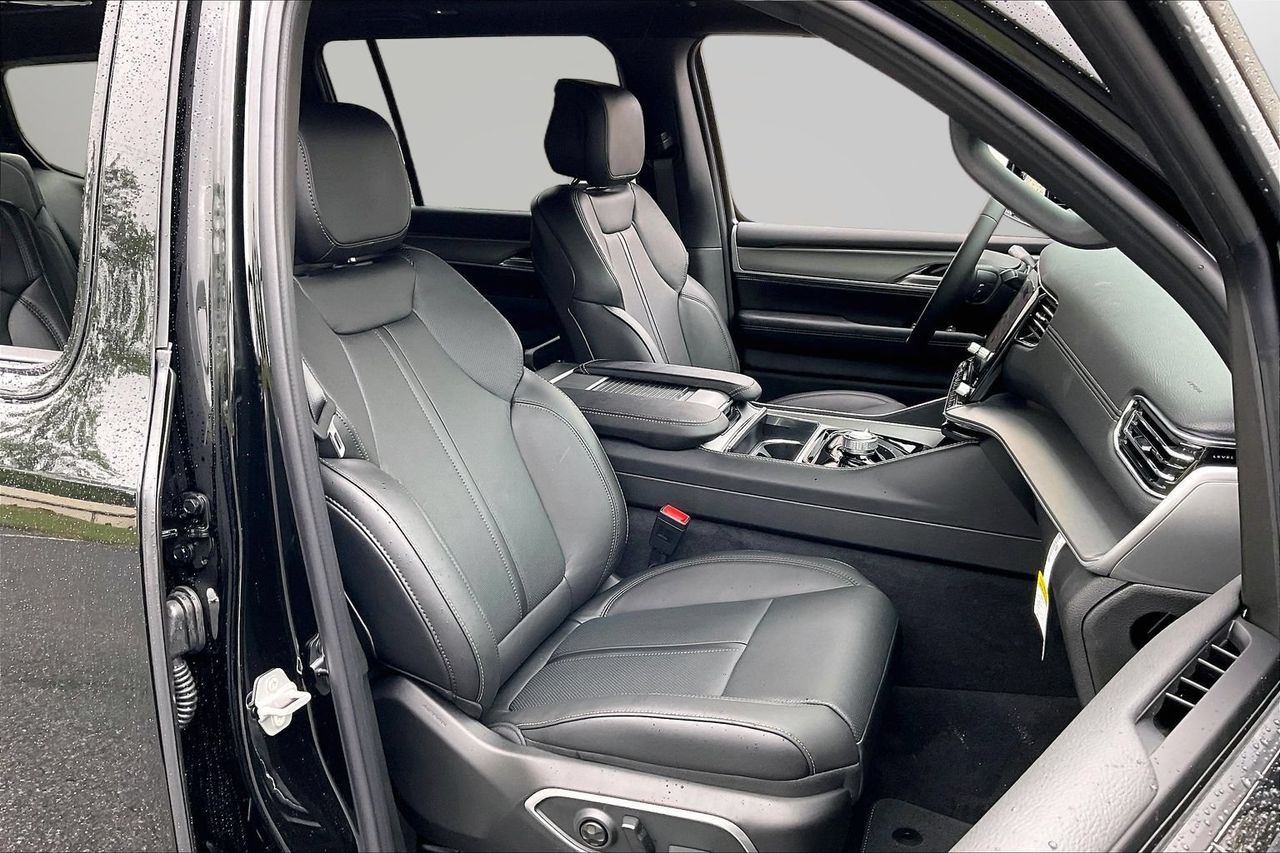 New 2026 Black Jeep  image 23