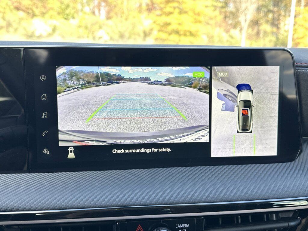 View vehicle photo 4
