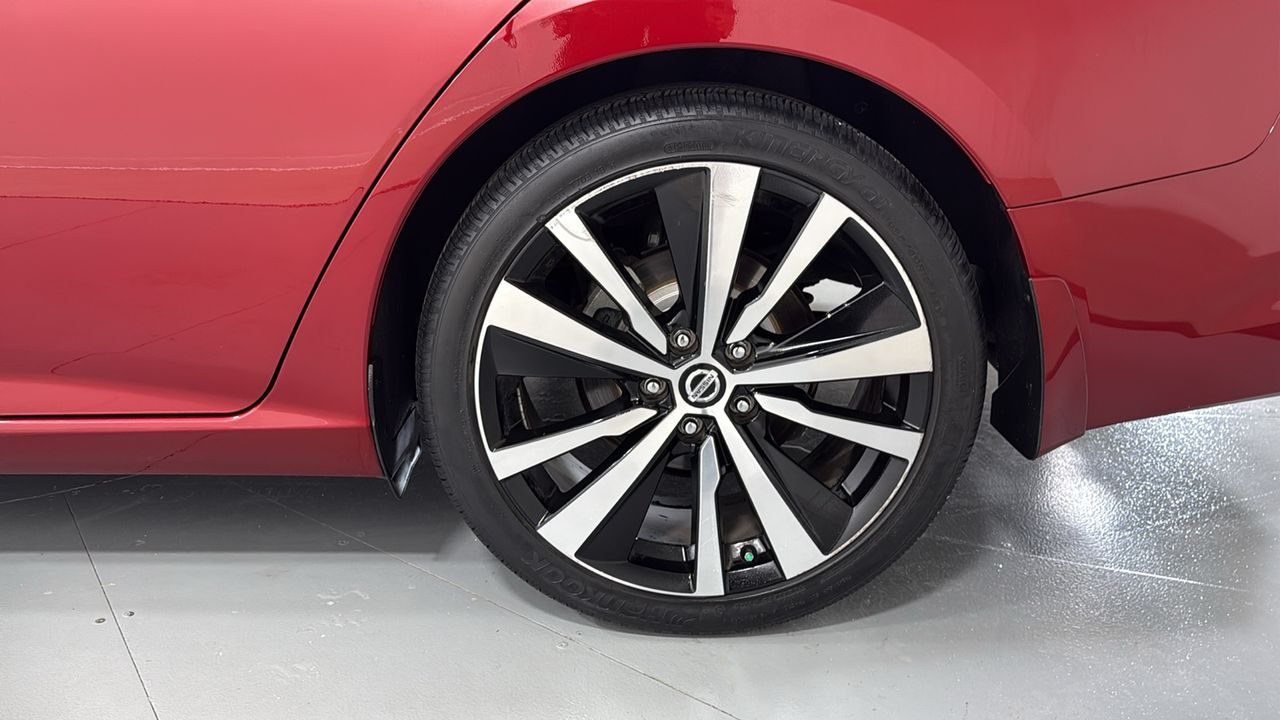 Used 2019 Red Nissan 2.5 SR image 23