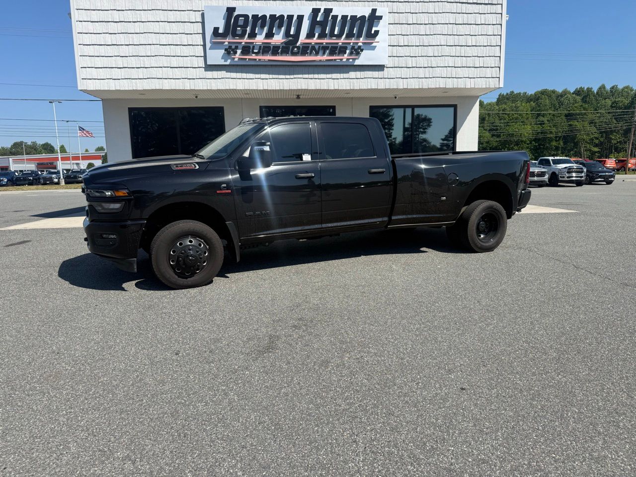 Diamond Black Crystal Pearlcoat 2025 RAM 3500 Big Horn Crew Cab LB DRW 4WD Pickup Truck Four-Wheel Drive 8-Speed Automatic