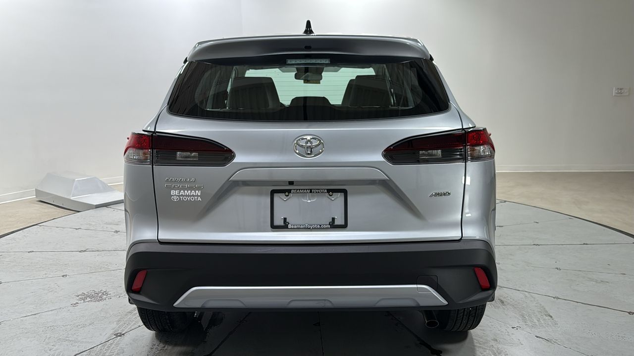 View vehicle photo 4