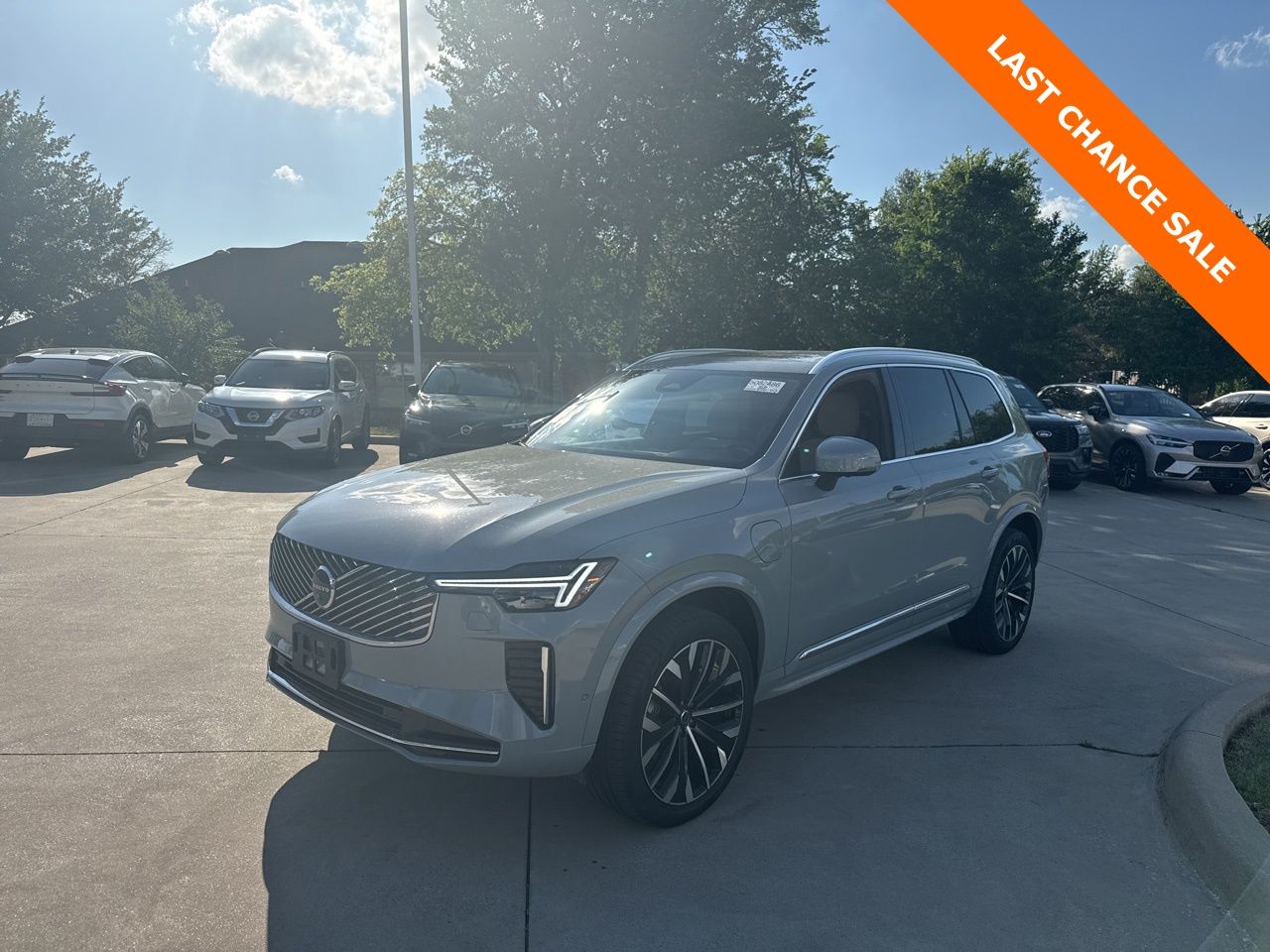 Gray (Vapour Grey Metallic) 2026 Volvo XC90 Recharge T8 Plus 7-Passenger eAWD SUV / Crossover All-Wheel Drive Automatic