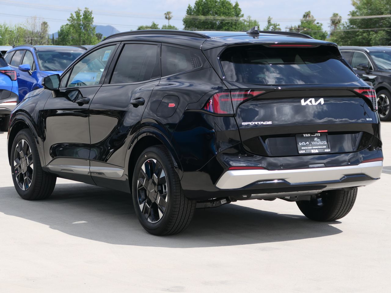 View vehicle photo 5