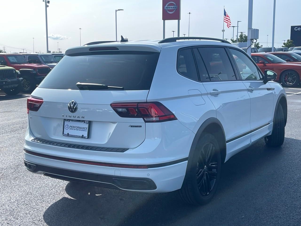 2022 Volkswagen Tiguan 2.0T SE R-Line Black 3