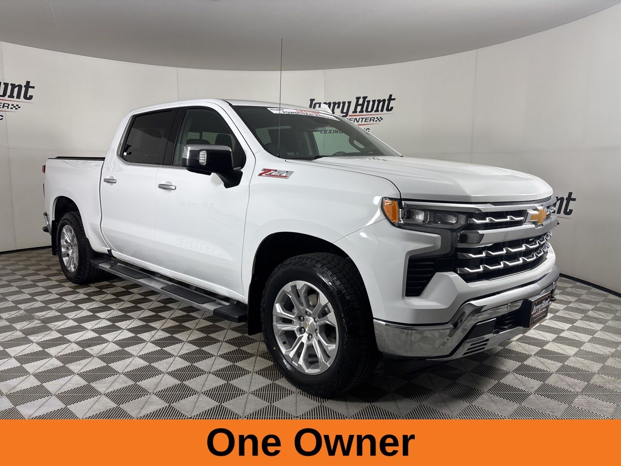 View vehicle photo 4