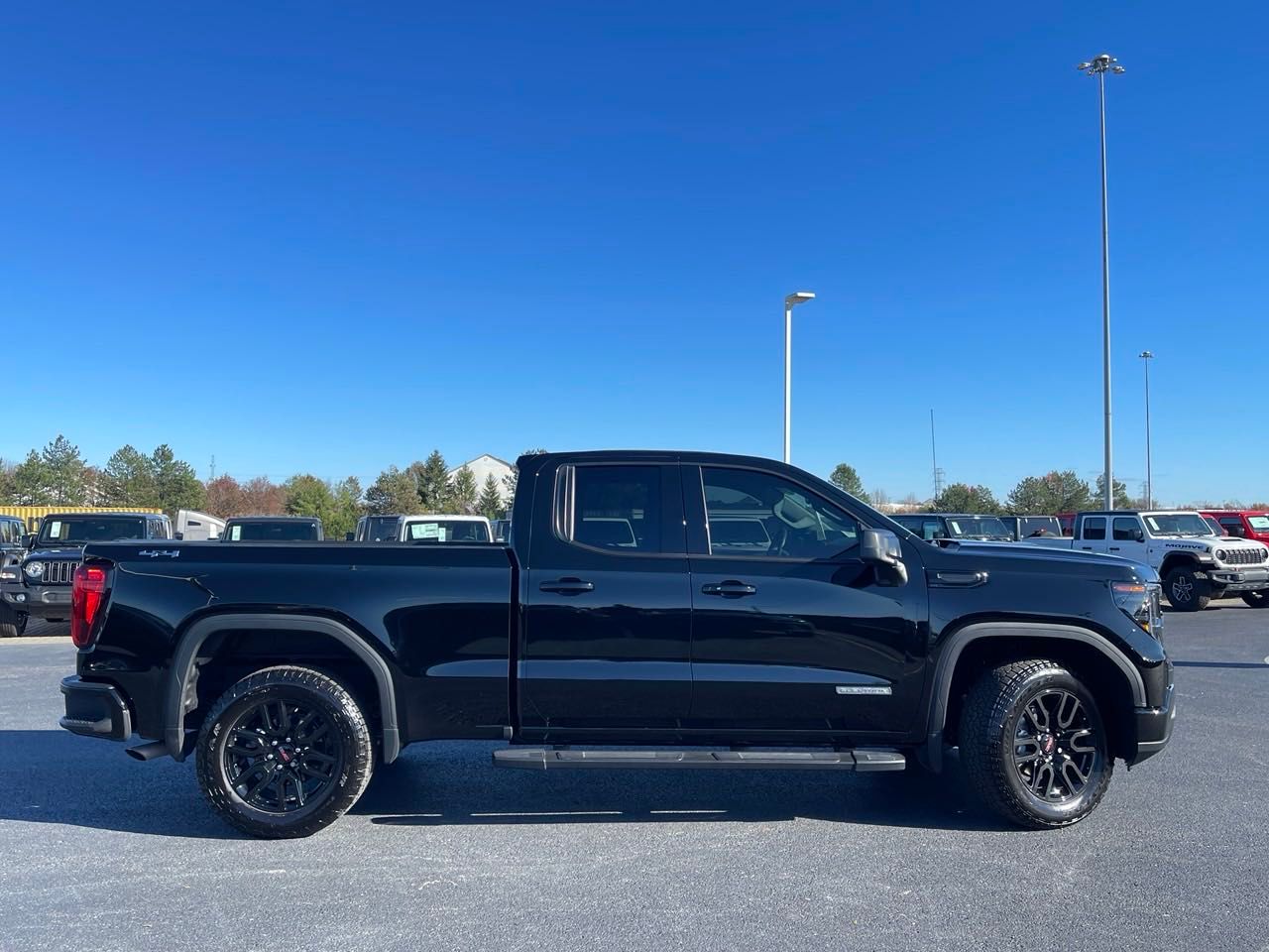 2023 GMC Sierra 1500 Elevation 2