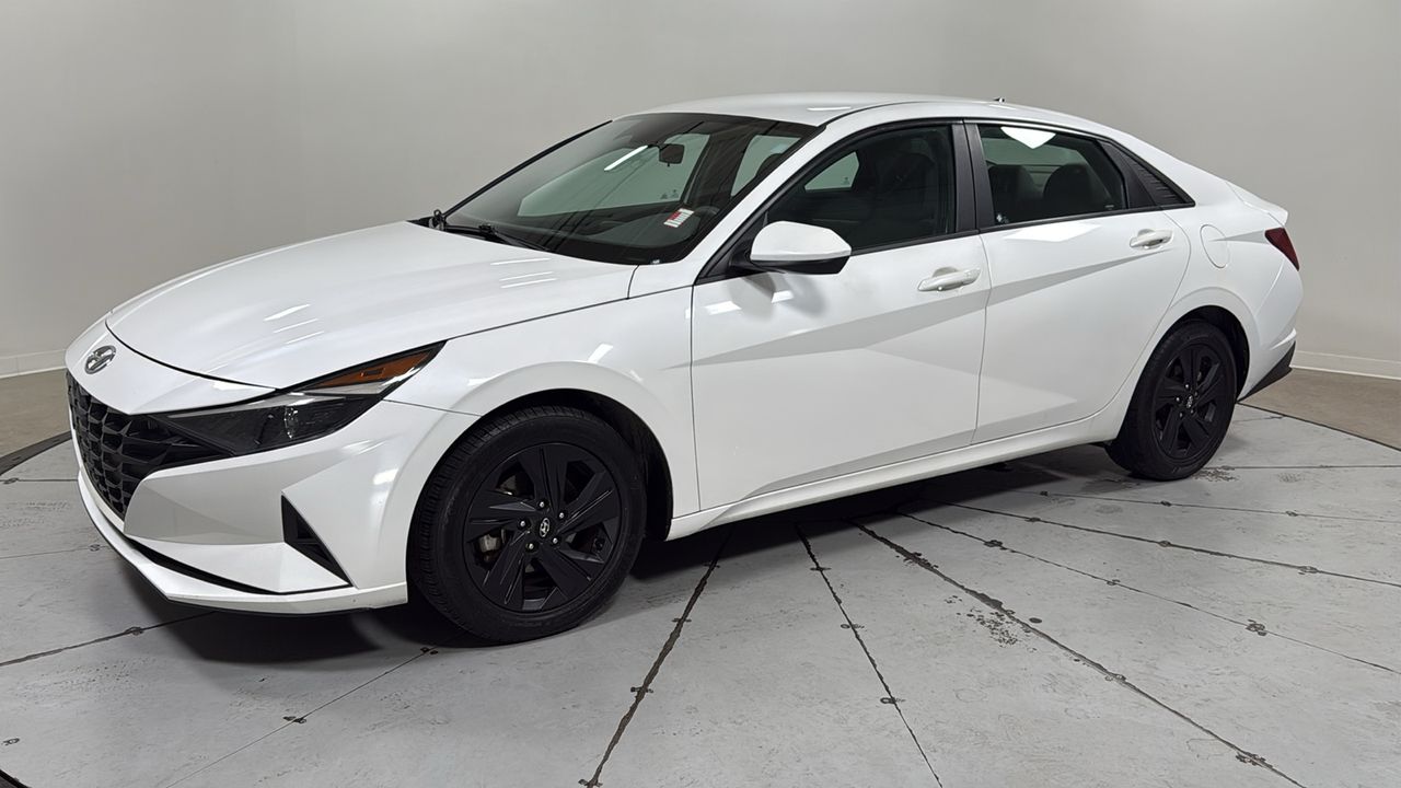 2022 Hyundai Elantra SEL FWD
