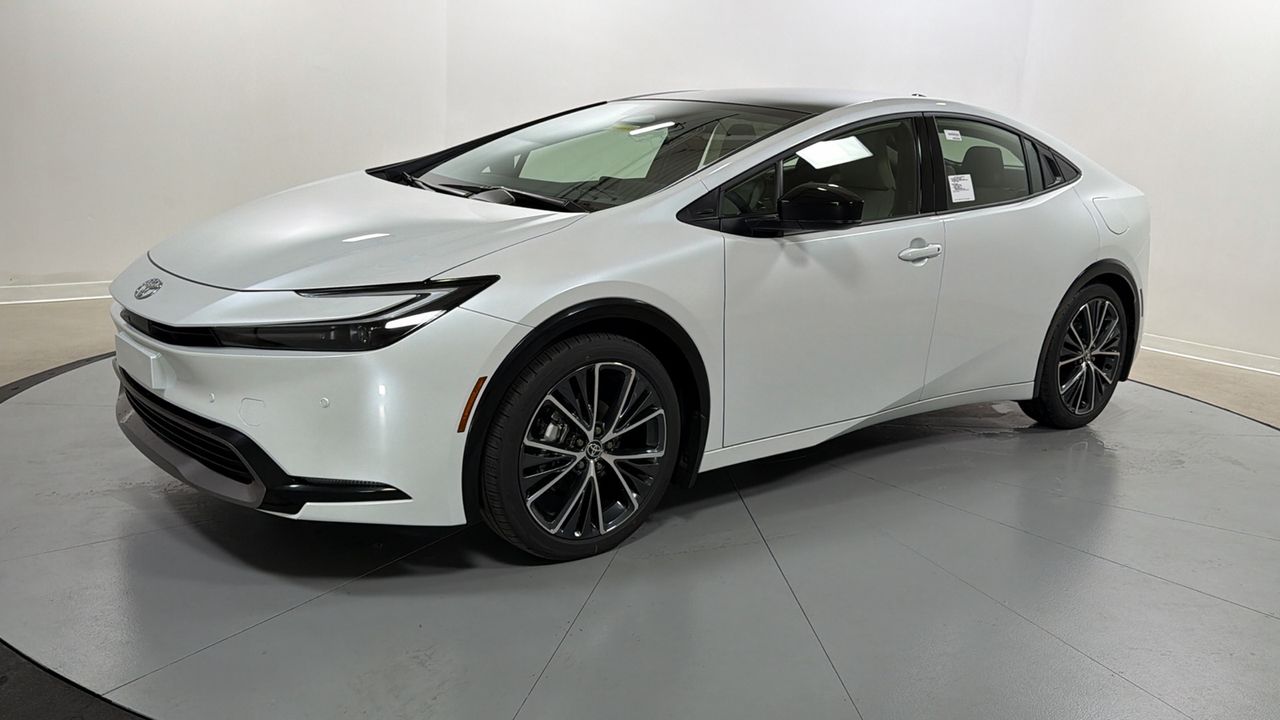 2026 Toyota Prius XLE FWD's photo