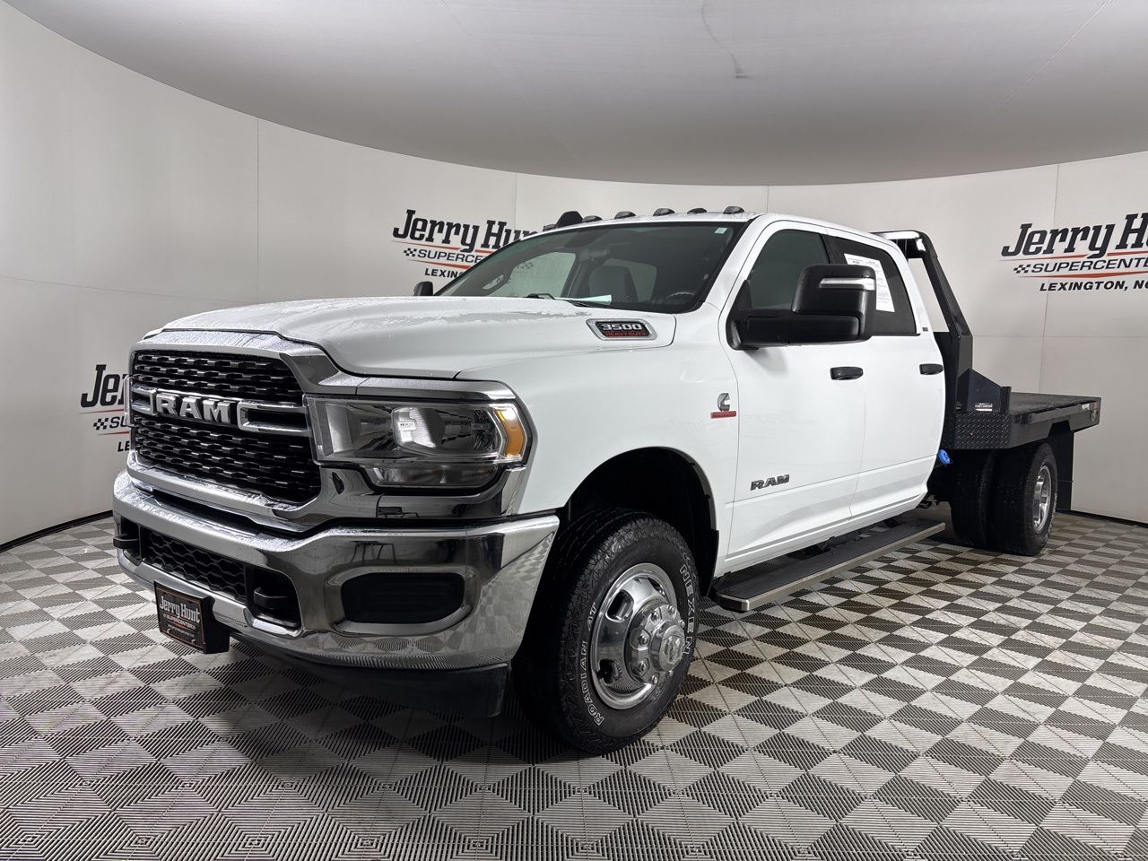 2024 RAM 3500 Chassis SLT Crew Cab LB DRW 4WD