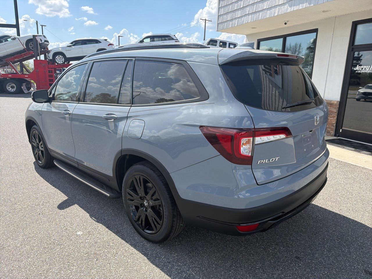 View vehicle photo 6